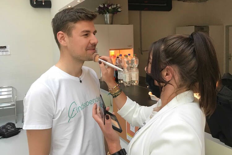 Matthias beim Abpudern