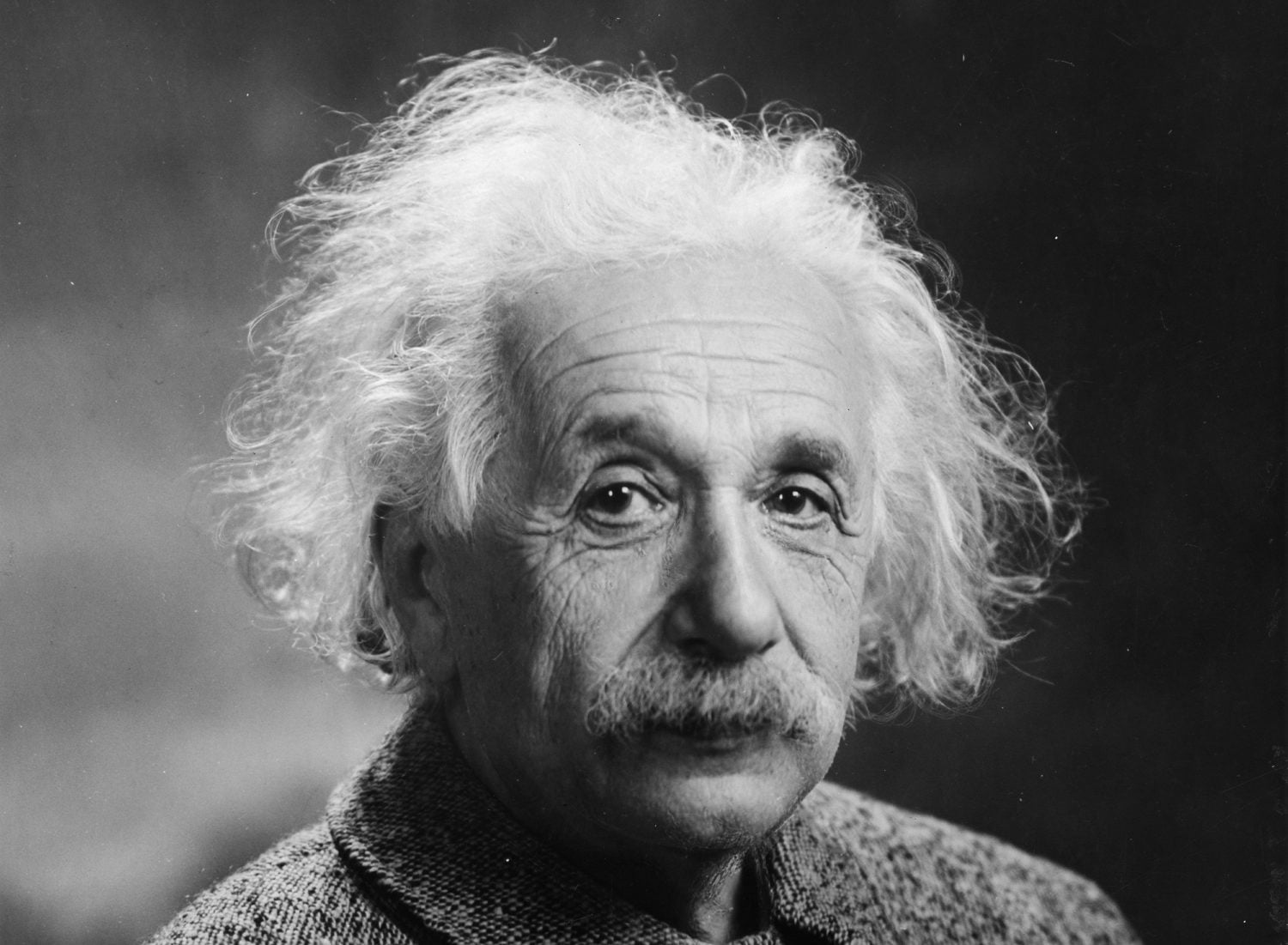 Porträt von Albert Einstein, er äusserte sich verschiedene Male zum ZInseszins.